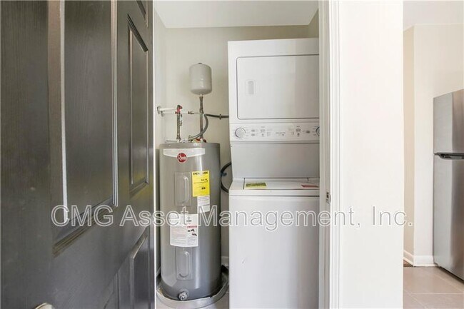 Building Photo - 551 Valley Hill Rd SE