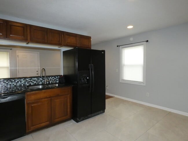 Building Photo - Beautiful Home in Gladstone, MO!