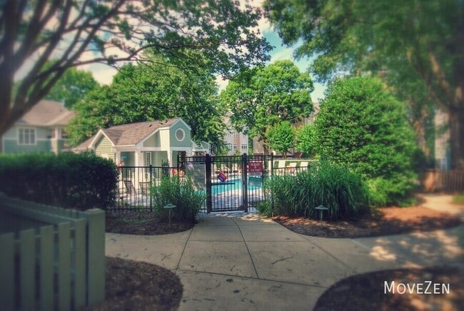 Building Photo - 1221 Westview Ln