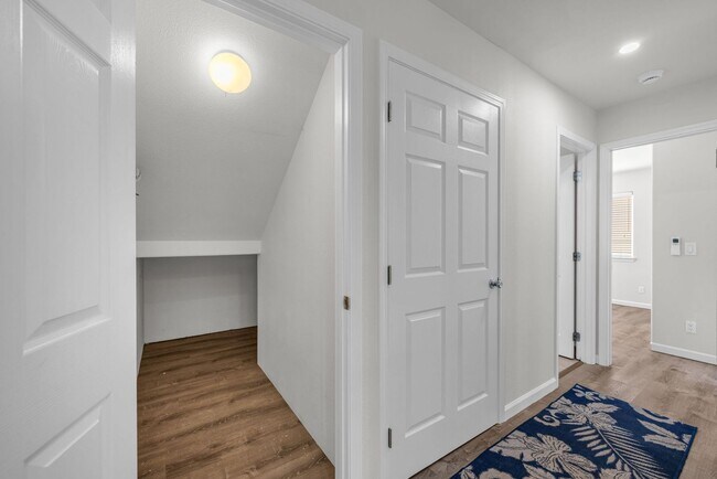 Building Photo - Newly Renovated Furnished 3BR/1BA Downstairs Unit with Pool Access in South Kihei