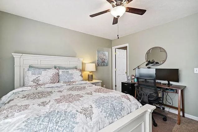 Building Photo - Move-In Ready Townhouse in Prime Location ...