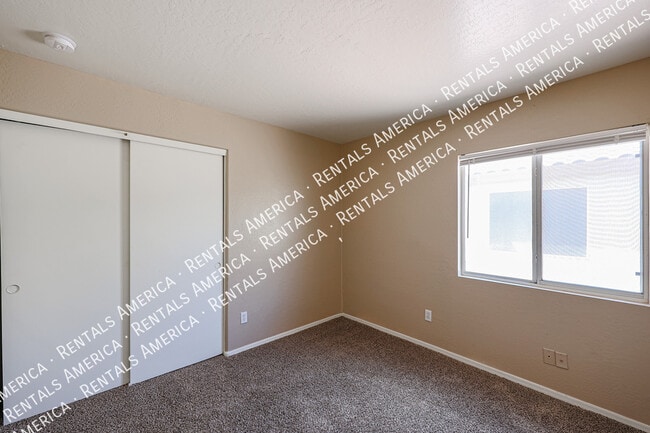 Building Photo - 12122 W Bloomfield Rd