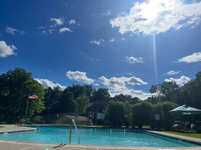 Building Photo - 404 Vista on the Lake