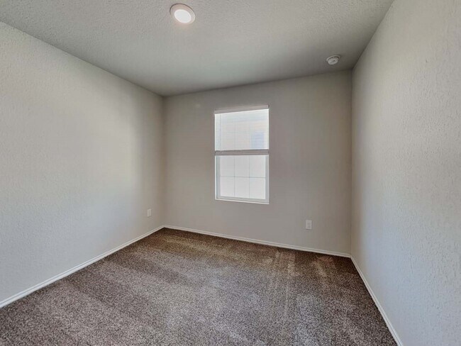 Building Photo - 3342 Kornberg Dr