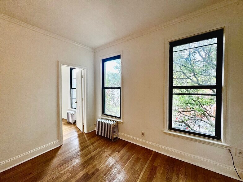 Building Photo - 352 49th St
