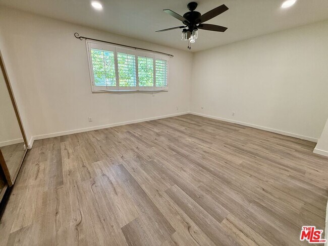 Building Photo - 10215 Variel Ave