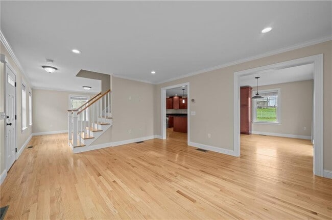 Building Photo - 20 Vanderbilt Ln