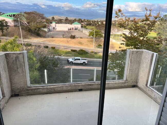 Building Photo - $4,500 - 4 Bed / 3 Bath House in Rancho Del Rey