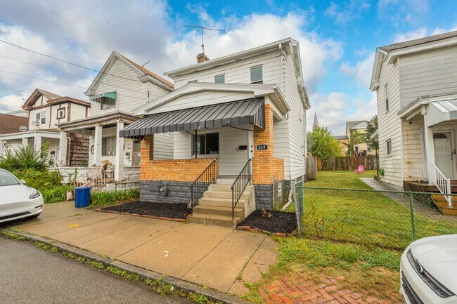 Building Photo - Stunning 3 bedroom home in Pittsburgh avai...