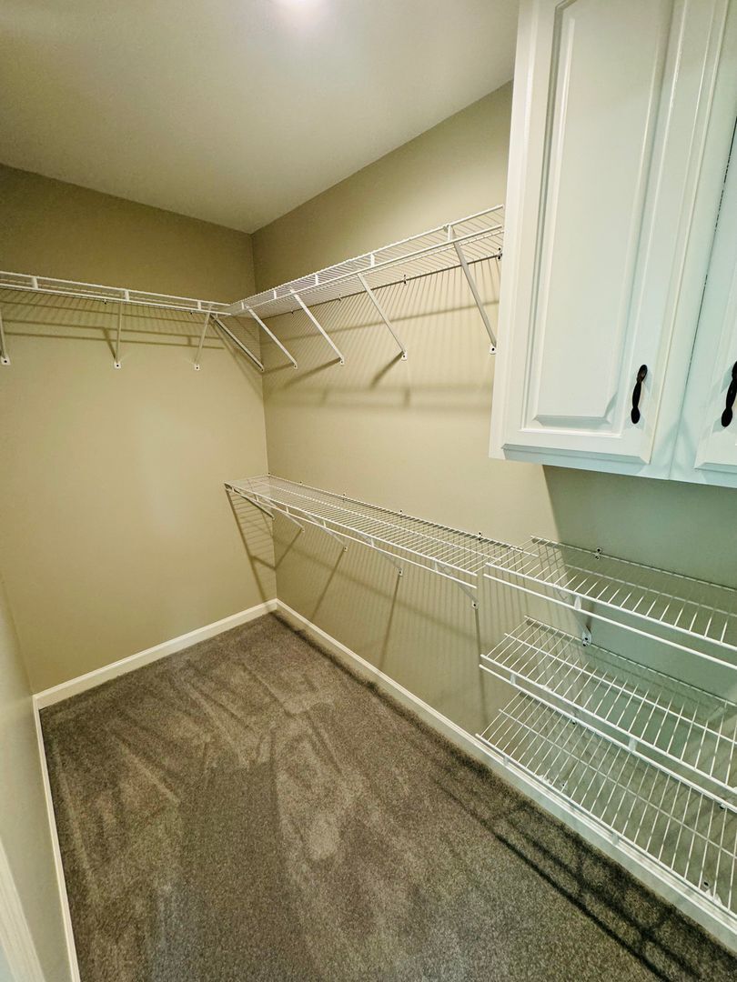 Building Photo - 449 Sanders Ln