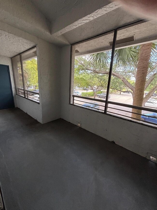 Building Photo - 811 Lyons Rd