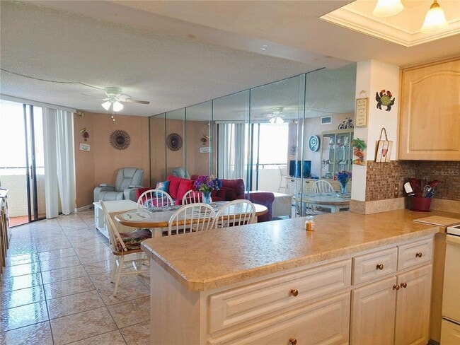 Building Photo - 6009 Sea Ranch Dr