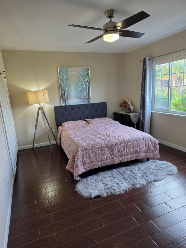 Building Photo - 10644 Vanalden Ave