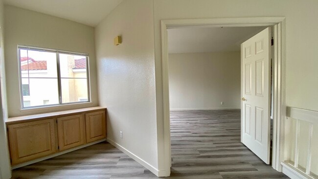Building Photo - 115 Keil Bay