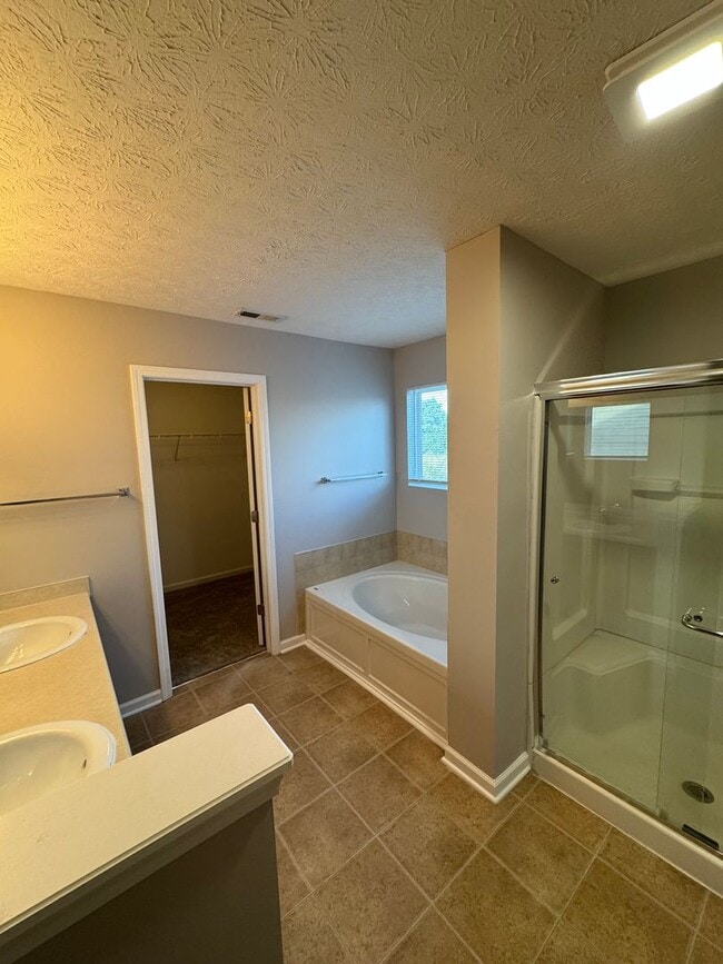 Building Photo - Franklin Twp - 4 BR h ome