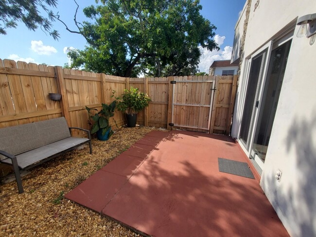 Building Photo - 313 SW 1st St