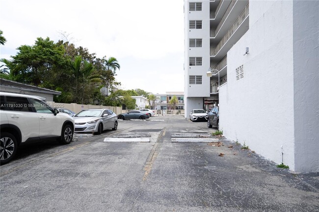 Building Photo - 7850 Byron Ave