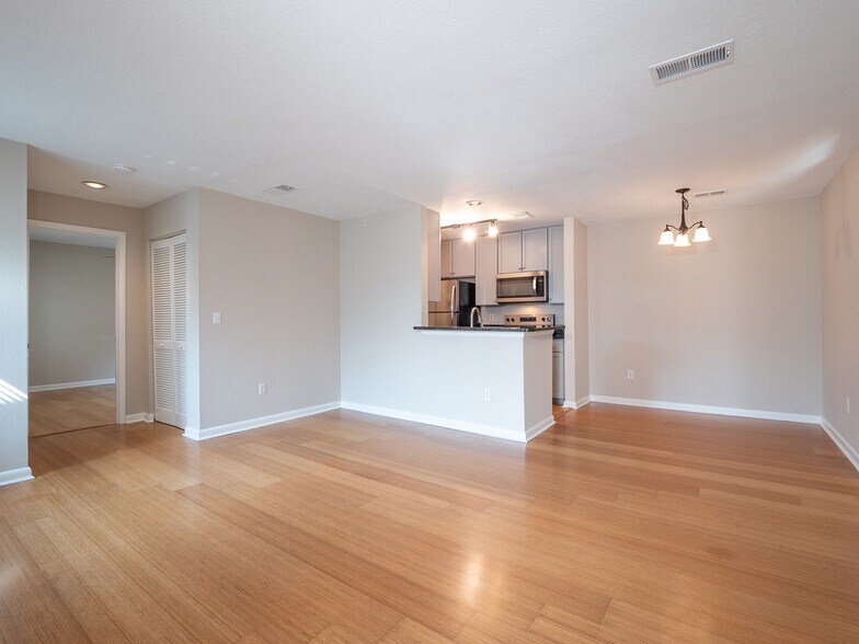 Building Photo - 265 Alexandra Dr