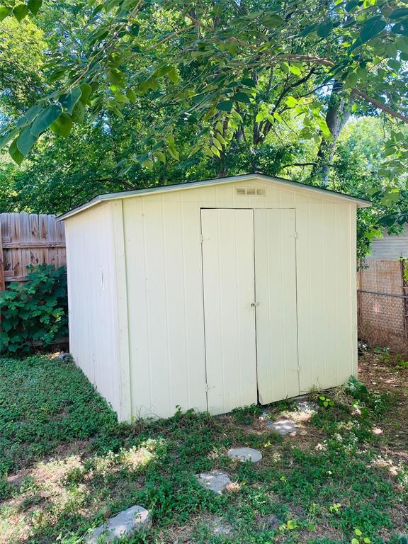 Building Photo - 6109 Glen Meadow Dr