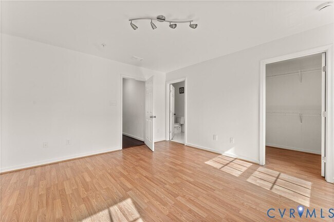 Building Photo - 3904 Village Townes Walk