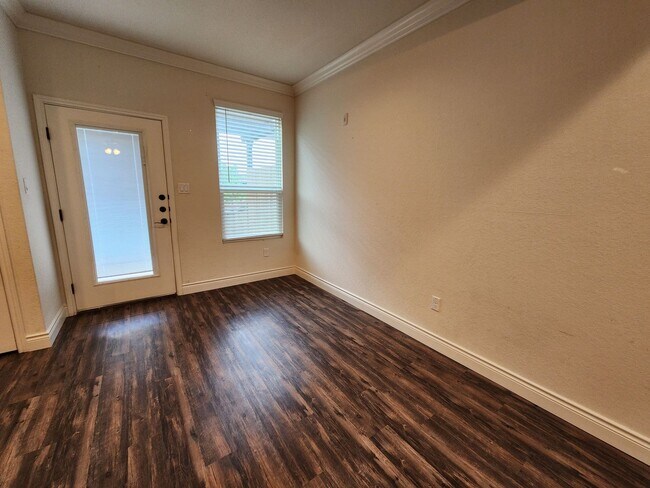 Building Photo - 3/2.5/1.5 Fourplex with Granite Countertops, 9ft Ceilings, Fridge, Washer, Dryer / NBISD