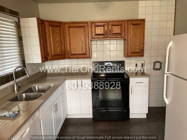 Building Photo - Charming 2 Bed Duplex with 900 Sq Ft in So...