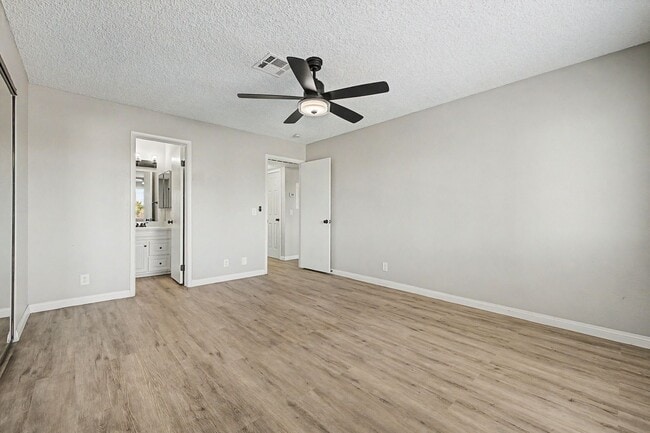 Building Photo - 2 Bedroom Condo just off Summerlin Pkwy w/ views of pool