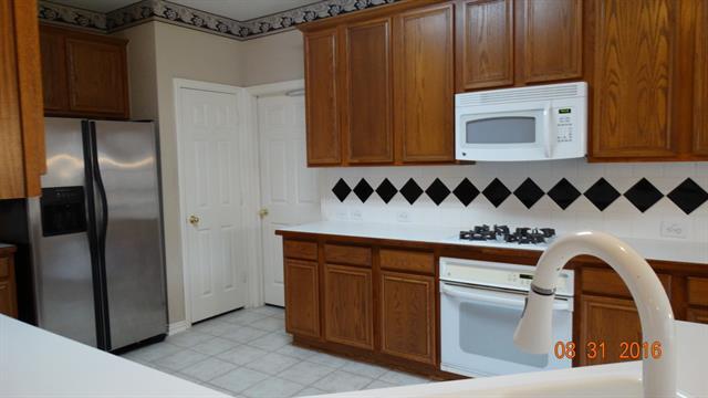 Building Photo - 8026 Palisades Dr
