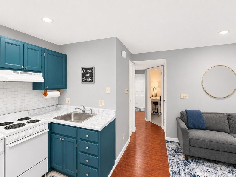 Building Photo - 9305 S Pointe Retreat Dr