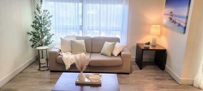 Building Photo - 350 New York St