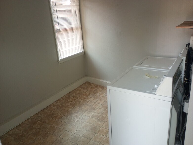 utility - 1506 S Denver Ave