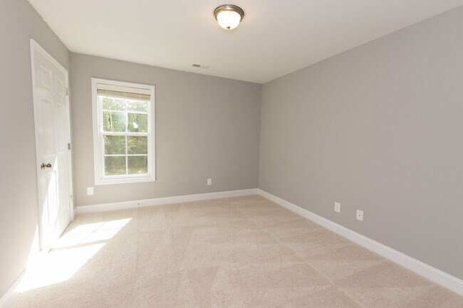 Building Photo - MOVE-IN READY