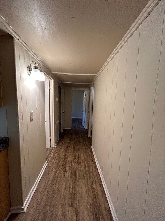 Building Photo - 73 Spence Ave