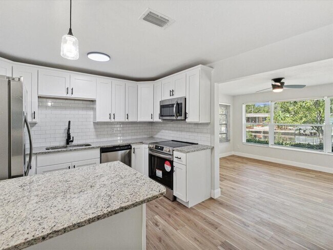 Building Photo - 5425 Waters Edge Dr