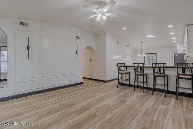 Building Photo - 2039 Navaho Ave