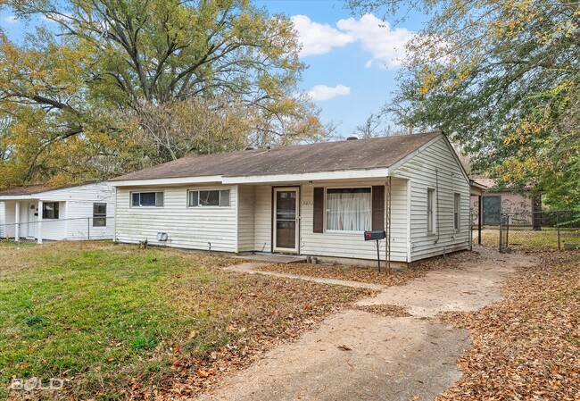 Building Photo - 3051 Amherst St