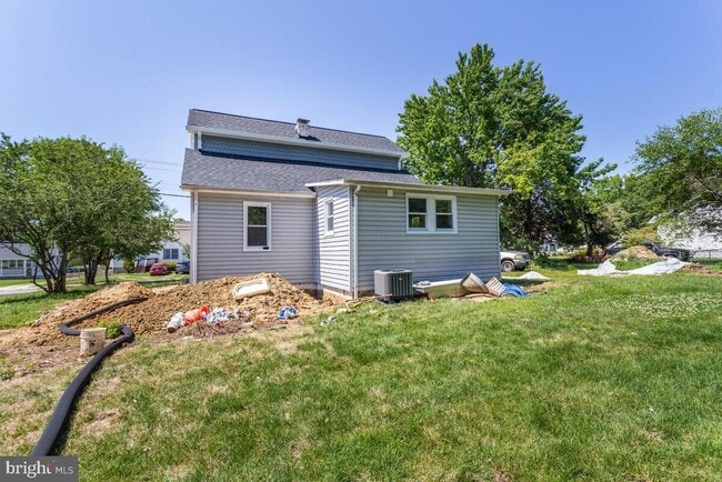 Building Photo - 1227 Tyler Ave