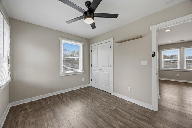 Building Photo - 2455 Lynn Iris Dr