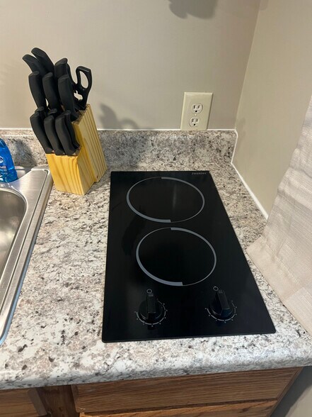 Building Photo - 76 Parkway Dr