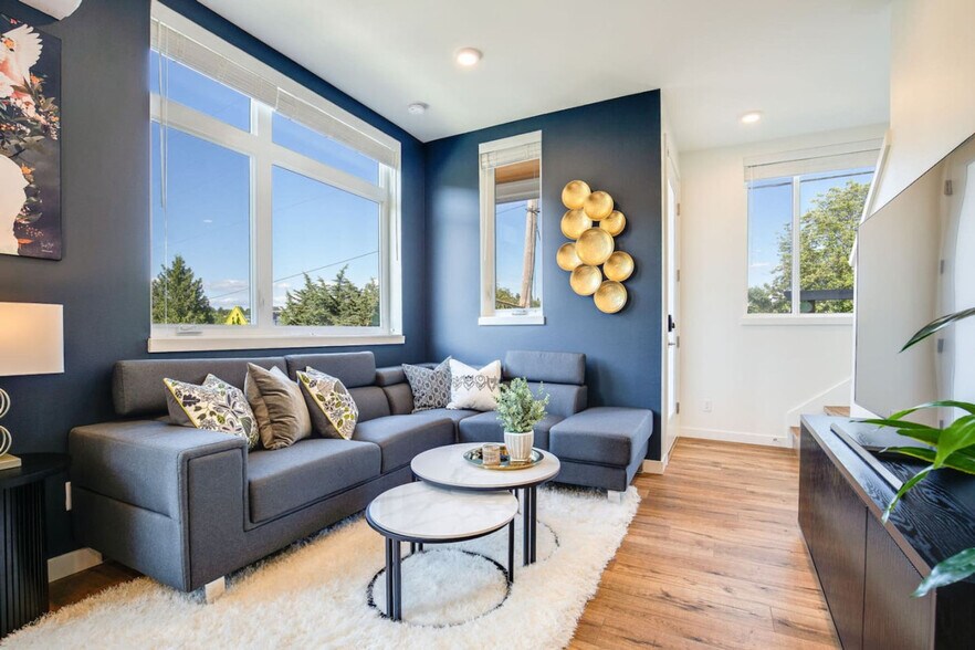 Primary Photo - 2203 22nd Ave S