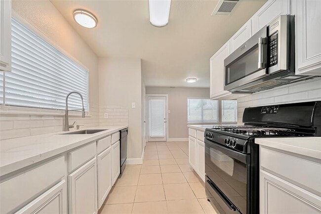 Building Photo - 5711 Silver Oak