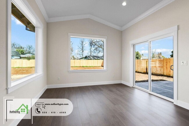 Building Photo - 2836 River Dr