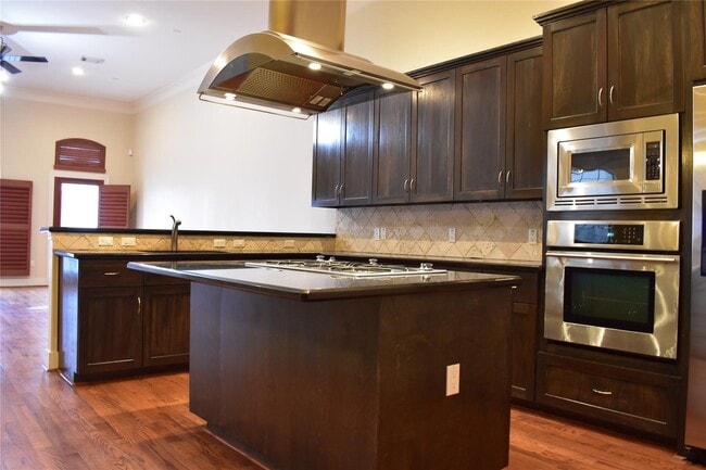 Building Photo - 5515 Petty St