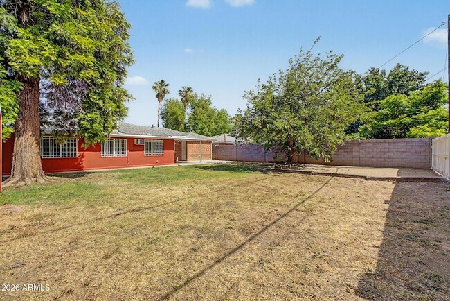 Building Photo - 6138 N 15th Ave