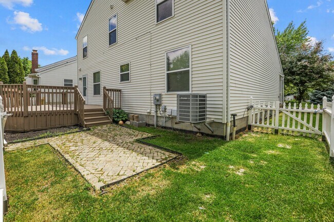 Building Photo - 5998 Blaverly Dr