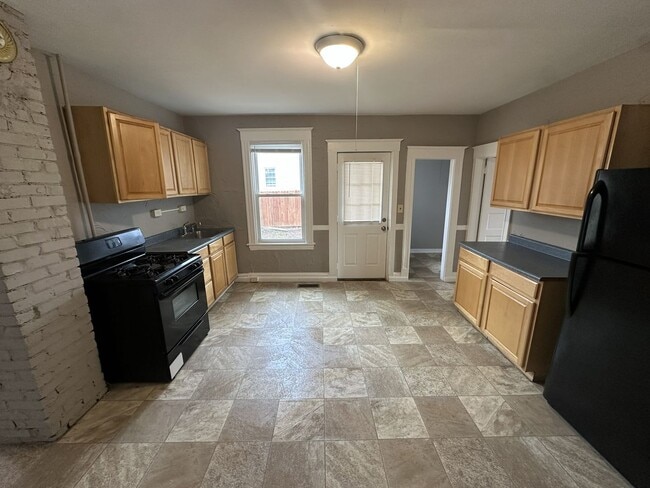 Building Photo - 238-240 Oak Street