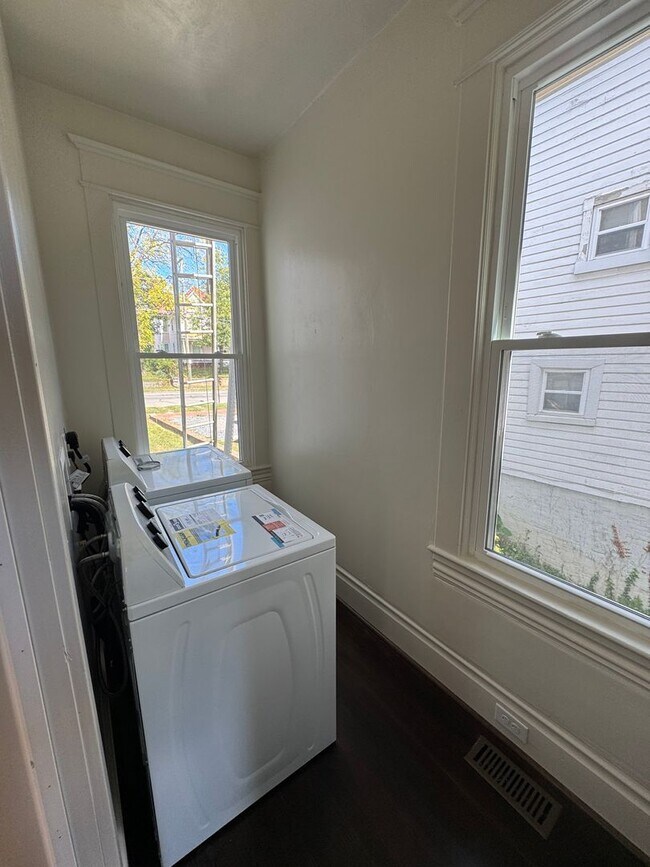 Building Photo - Updated 3-Bedroom, 2-Bath with all new appliances.