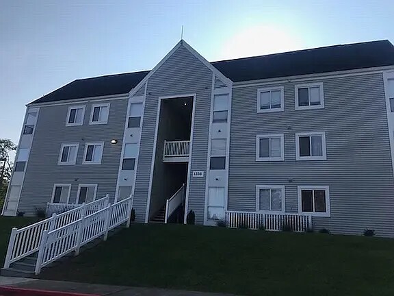 Primary Photo - 1348 Hunters Rd