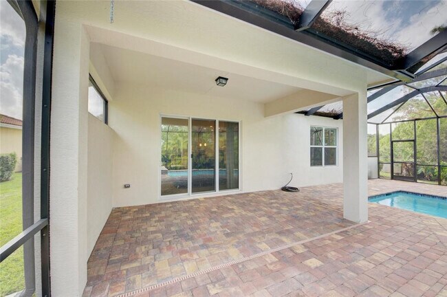 Building Photo - 495 NE Abaca Way