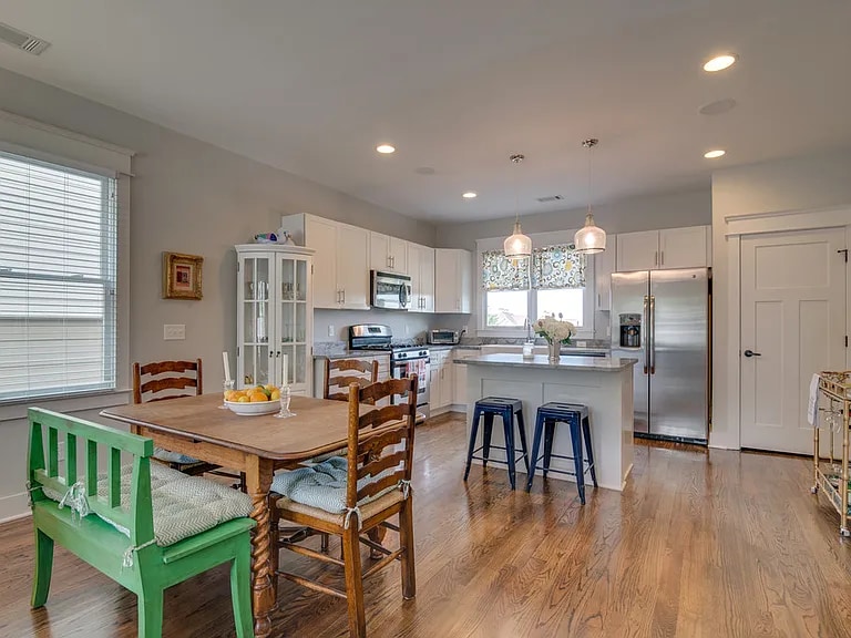 Building Photo - 619 Chesterfield Way